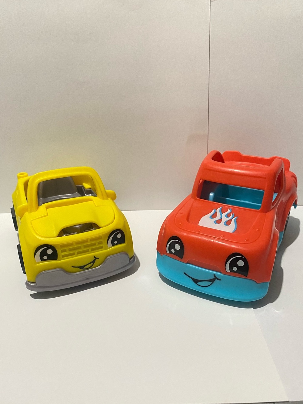 Fisher price Little People cars race car and yellow replacement car